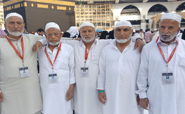 khidmati safar  Umrah Pilgrim  in the Mataf Khanakaba