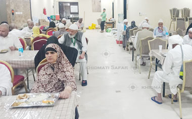 Khidmati safar entire Umrah group in the hotel cafeteria for lunch
